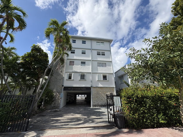 910 Jefferson Towers  photo 3